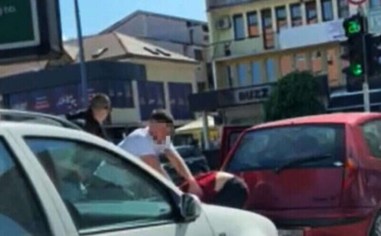Tučnjava u centru bh. grada: Potukli se zbog saobraćaja, uručeni im prekršajni nalozi od po 400 KM
