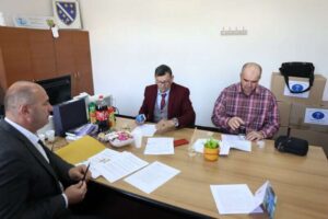 F3E95518 1AF7 4BC8 88FA A943A932F279