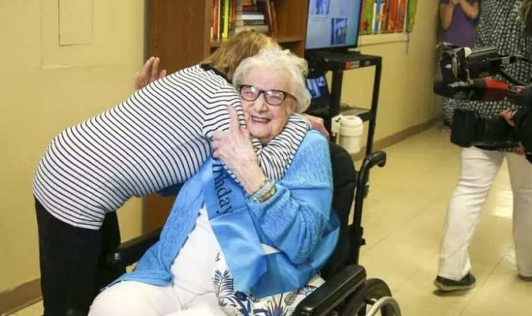 Emotivan susret: Majka i kćerka se vidjele prvi put nakon 80 godina na proslavi majčinog 98. rođendana