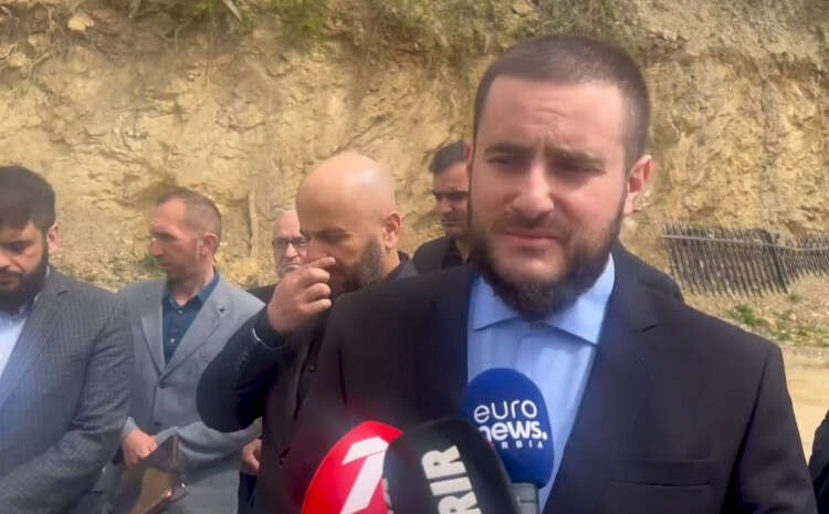 Usame Zukorlić zaplakao tokom ekshumacije tijela muftije: Otvorena je mogućnost da se ispravi historijska greška