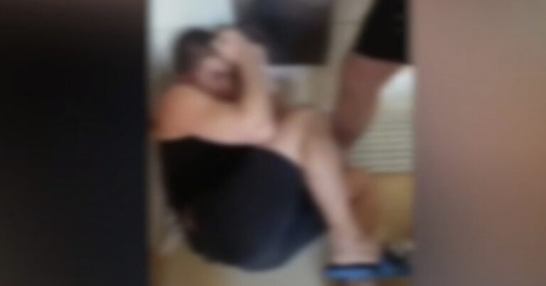 Jeziv snimak: Mladića brutalno tuku i guraju mu šipku u anus 