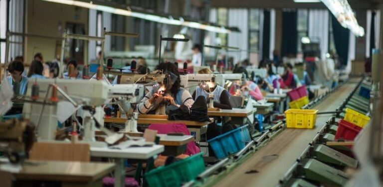 Nema ko da šije: Bh. fabrikama tekstila odbijaju narudžbe