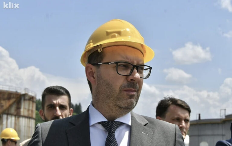 Litar goriva u BiH košta i preko 3,30 KM, ministar kaže da je to najniže u regiji