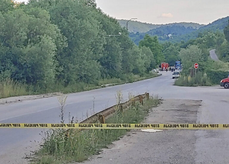 Otkrivamo detalje nesreće u BiH: Policajac stao da pozdravi majku koja je prodavala namirnice, kada je naletila Škoda 