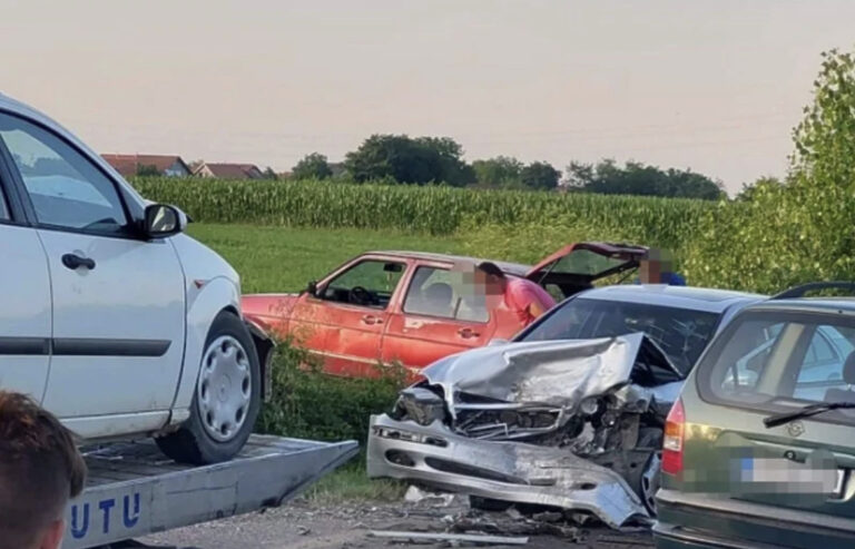 Težak sudar: Povrijeđeno pet osoba među kojima dvoje djece
