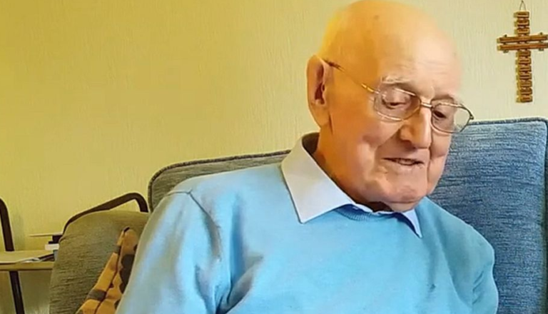 Ima 104 godine i koristi YouTube za “druženje”