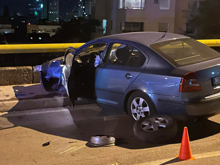 Stravična nesreća u BiH: Bježao od drugog vozila pa udario u bankinu, ima povrede