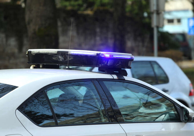 TRAGEDIJA: 18-godišnjak skočio sa trećeg sprata zgrade