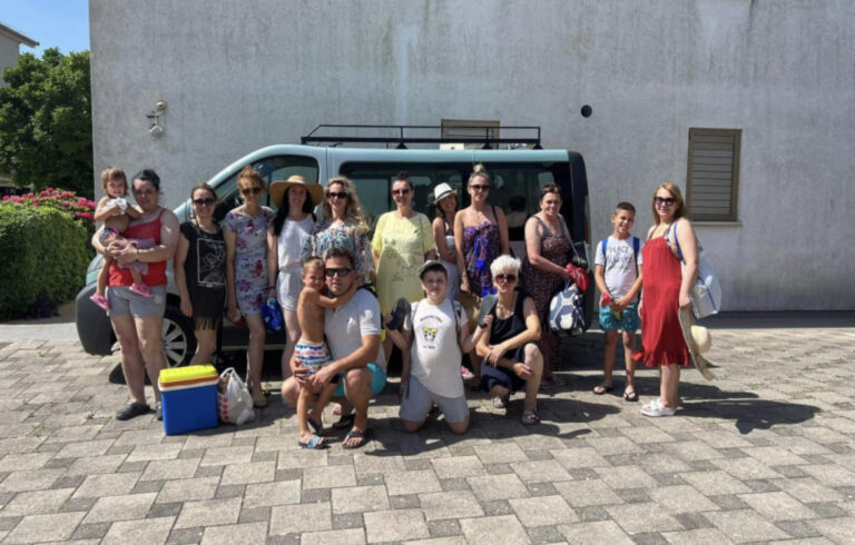 I OVO JE BIH: Vlasnik picerije odlučio radnike i članove njihovih porodica počastiti odlaskom na more 