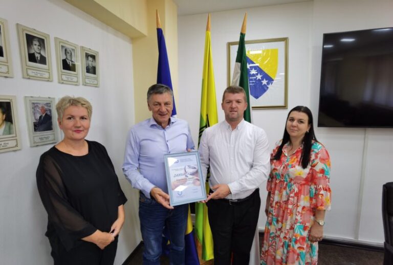 Kasumović razgovarao sa predstavnicima Udruženja djece i mladih oboljelih od šećerne bolesti u Zeničko-dobojskom kantonu 