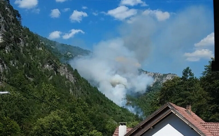 Drama: Veliki požar kod Boračkog jezera, vatrogasci na terenu