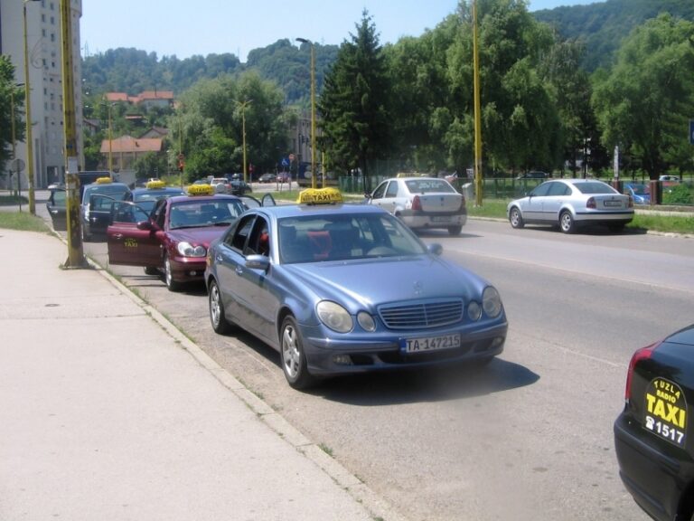 Porasle cijene taksi usluga: Vožnja za dvije KM odlazi u prošlost