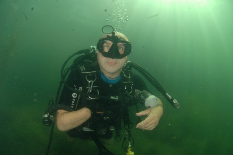 Elvir Mahmutović: Ratni vojni invalid bez ruke postao ronilac i nagrađivani podvodni fotograf
