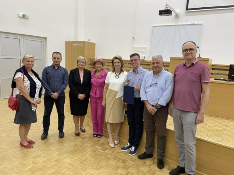 Redžib Direković je postao prvi doktor medicine na Univerzitetu u Zenici