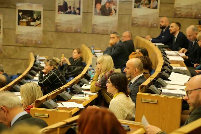 Burno u Parlamentu FBiH: Usvojen Nacrt zakona kojim se skraćuje bolovanje sa 42 na 15 dana