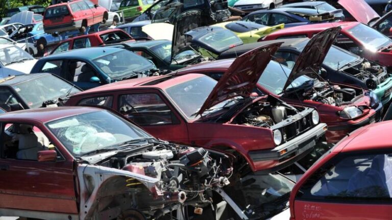 Kako je raditi na autootpadu u Vitezu: Pakovao sam skupocjene automobile. Potpisivao godišnji od 22 dana a odmarao 5, sve za 480KM na banku