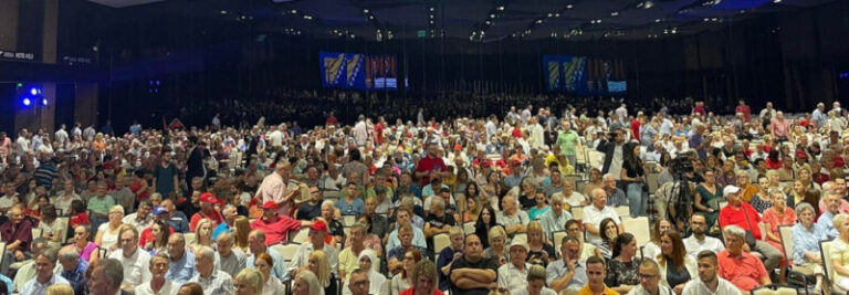 Hiljade ljudi na konvenciji opozicionih stranaka u Sarajevu: Velika podrška Denisu Bećiroviću