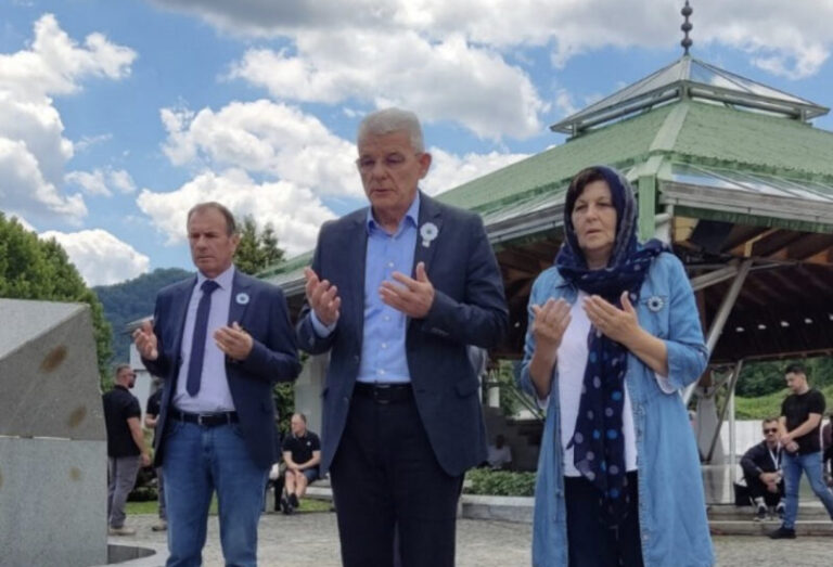 Džaferović položio cvijeće i odao počast žrtvama genocida