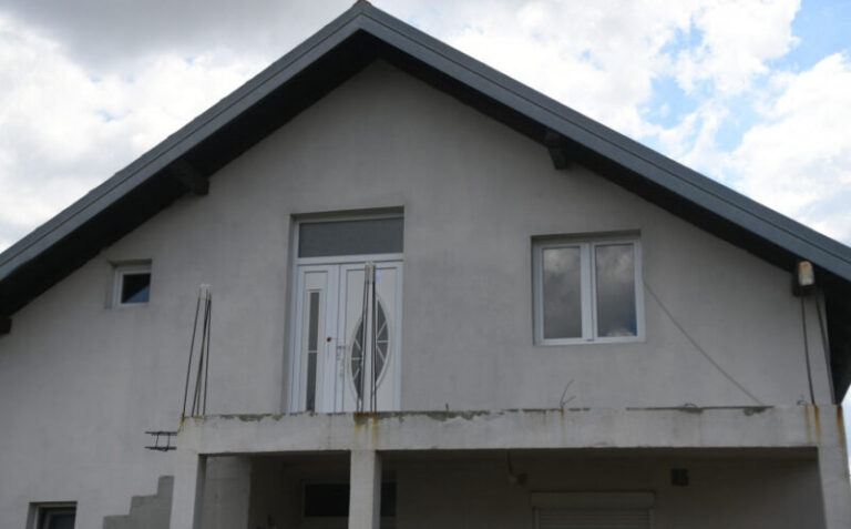 Užas: Muž došao iz Njemačke, pa sjekirom ubio ženu, a onda i sebi presudio