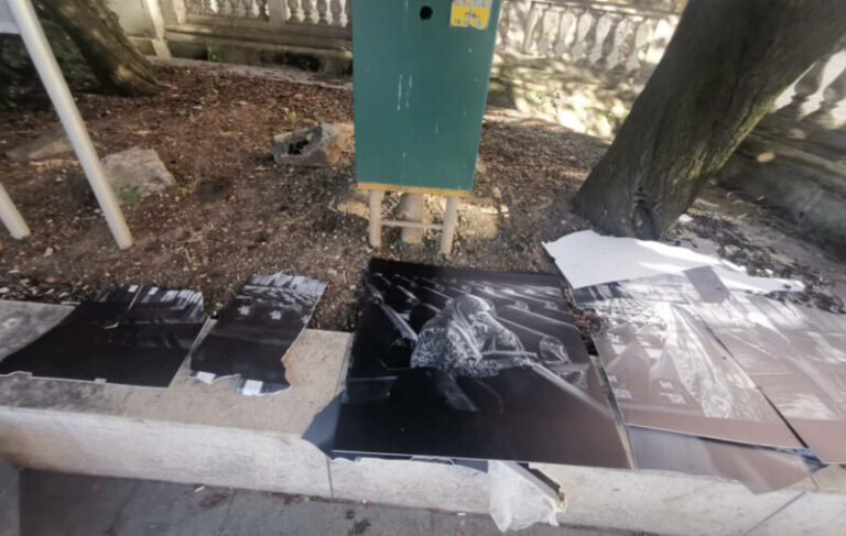 Sramotno: U centru Sarajeva uništeni plakati posvećeni sjećanju na genocid u Srebrenici