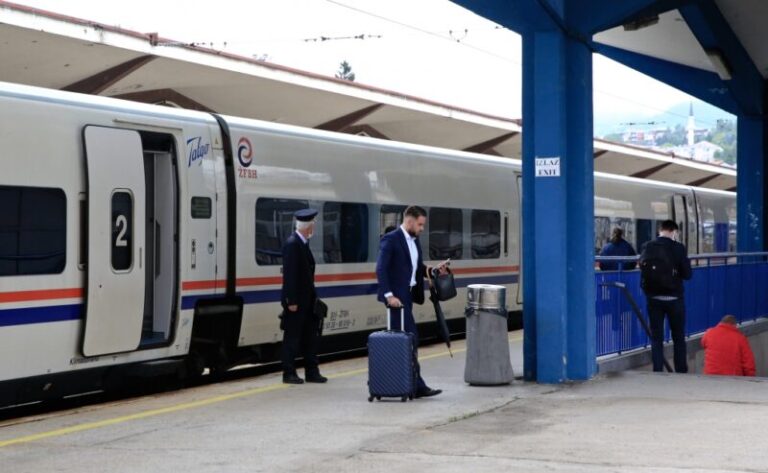 Željeznice FBiH planiraju zaposliti 150 radnika, prevesti 212.800 putnika