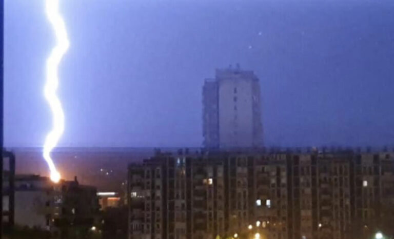 BiH: Od udara gromova tresli se prozori, munje osvijetlile grad kao da je dan (VIDEO)