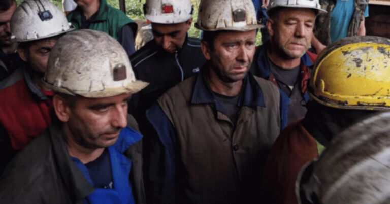 Komorat u rudniku kopa da stranački zaposleni imaju plate: Direktor Elektroprivrede Andelija samo obećava 