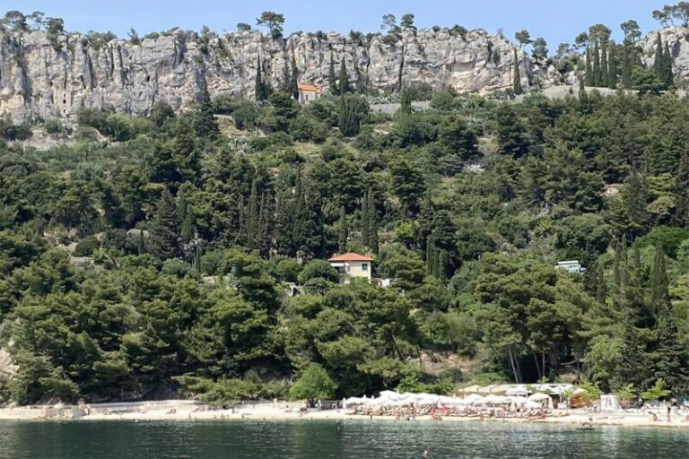 Ženu udario grom dok je plivala