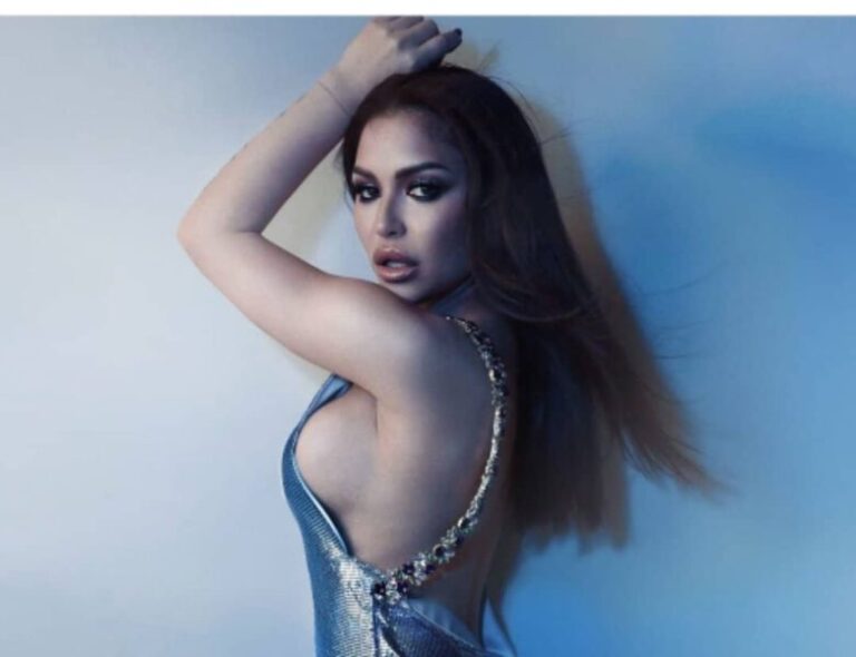 Aleksandra Mladenović važi za pjevačicu sa najboljim oblinama, a sad se skinula u bikini