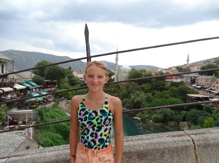 Djevojčica Tara Vesić koja je skočila sa Starog mosta: Bilo je malo čudno, ali nisam se uplašila (VIDEO)