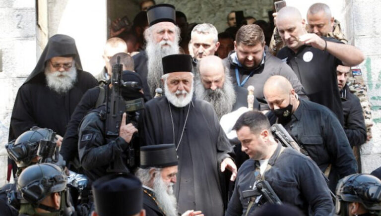 Sky aplikacija otkriva da se SPC zajedno sa Škaljarcima pripremala za rat u Crnoj Gori: “Traže mi 100 kalaša, Crkva finansira nabavku za Nikšić”