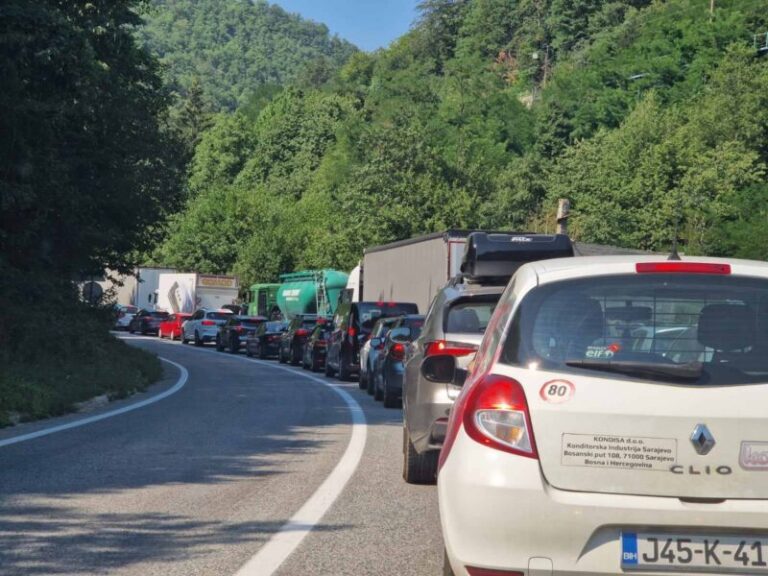 Ogromne gužve na M-17, evo zbog čega
