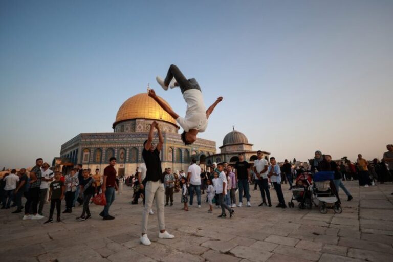 Stotine izraelskih doseljenika upalo u kompleks Al-Akse￼