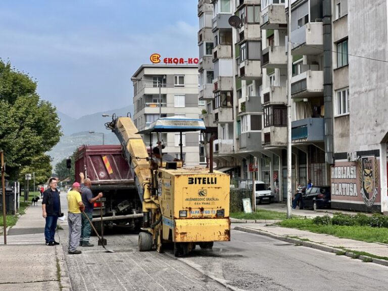 Počeli i radovi na sanaciji ulice Željeznička u MZ Blatuša 