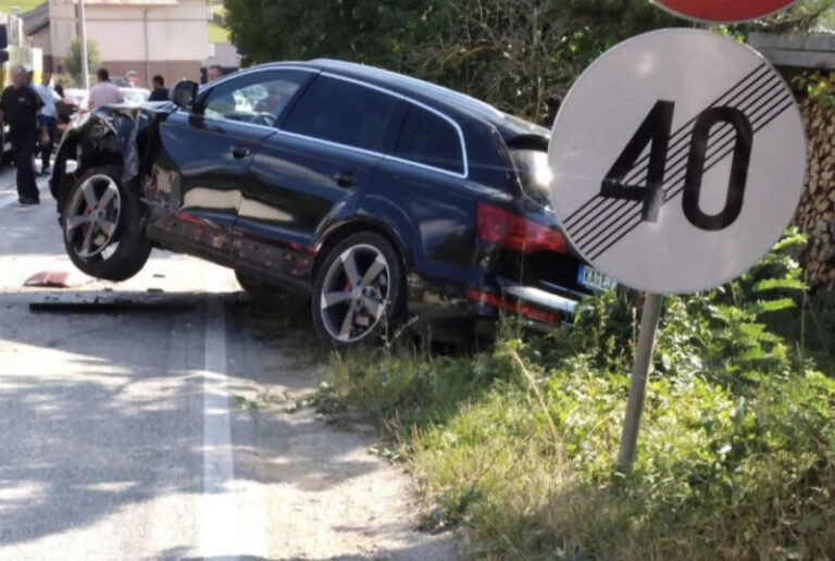 Stravična saobraćajna nesreća, poginula jedna osoba (FOTO)