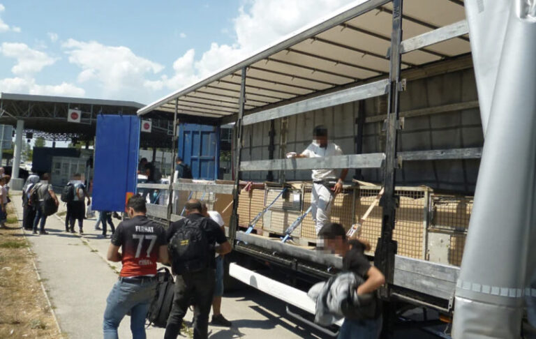 Hrvat pokušao preko graničnog prijelaza Bosanski Šamac prokrijumčariti 30 državljana Turske