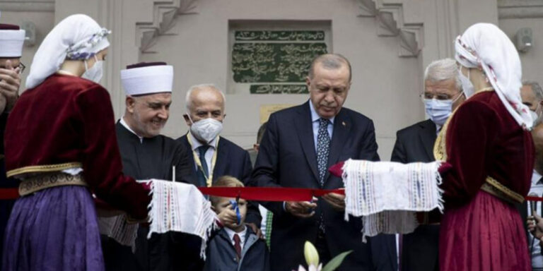 IZBORNA KAMPANJA UZ VJERSKE SVEČANOSTI: Prošle godine je „otvorena“ sam jedan stara džmija, dok se ove godine planira otvorenje 22 nove džamije?!