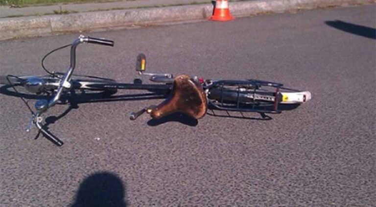 Dva dječaka na biciklu udario auto, jedan teže povrijeđen