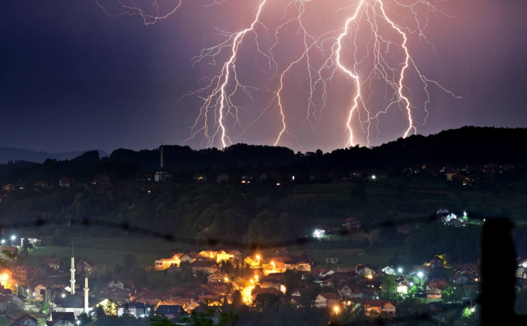 Bosanski lovci na oluje upozorili: Pod uticajem smo ciklone “Luna”, ne gledajte u nebo nego u meteorološki radar