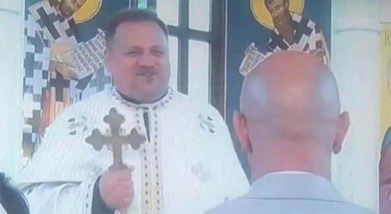 Sveštenik postao hit na društvenim mrežama zbog komentara upućenog mladoženji