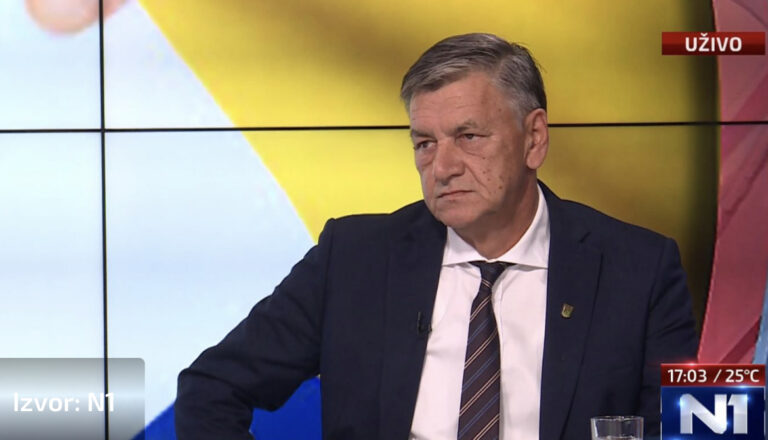 Kasumović: Razmišljam da se iselim iz BiH ako Denis Bećirović ne pobijedi