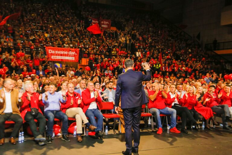 Bećirović u Tuzli: Bakir je politička kukavica koja je pobjegla sa tri TV debate