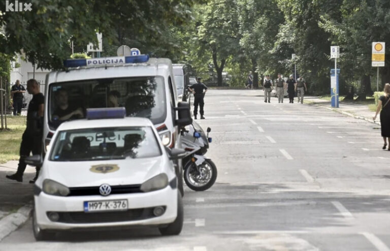 Policija nakon velike potjere uhapsila četiri osobe zbog krijumčarenja migranata