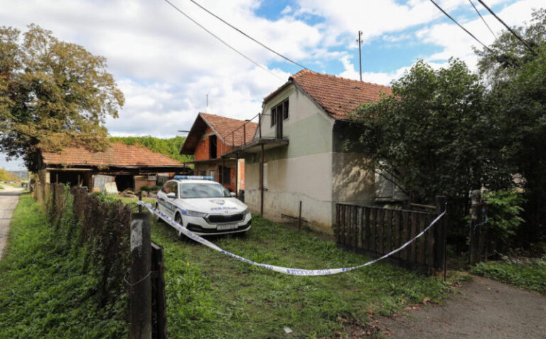 Sjekirom ubio komšiju, pa se skrivao u šumi: Uhapsila ga policija