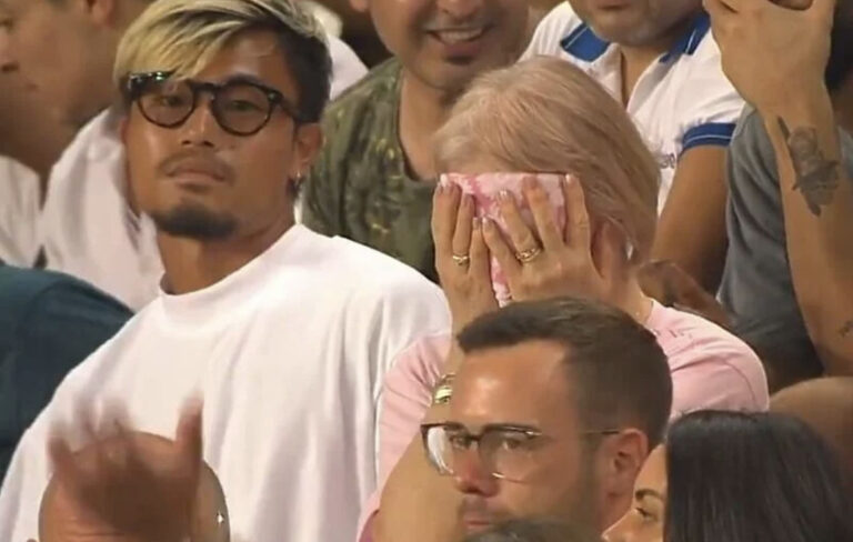 Majka putovala 9.000 kilometara da gleda sina: Ušao u igru i poslije 20 sekundi dobio crveni karton (VIDEO)