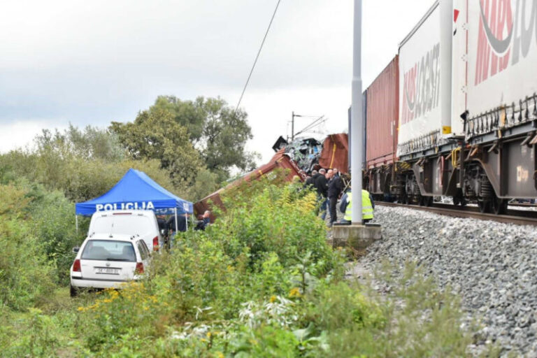 EVO KAKO IZGLEDA MJESTO SUDARA VOZOVA: Stigle fotografije iz zraka