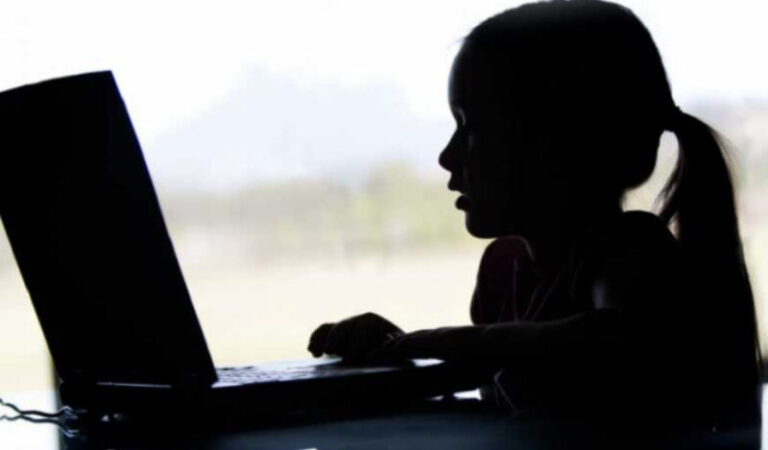 90 pedofila “kažnjeni” radom za opće dobro: Umjesto u zatvor, šalju ih na rad s djecom