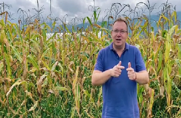 Lipovača iz polja kukuruza najavio kandidaturu na izborima: Hoću iz ‘kuruza’ iz dva razloga