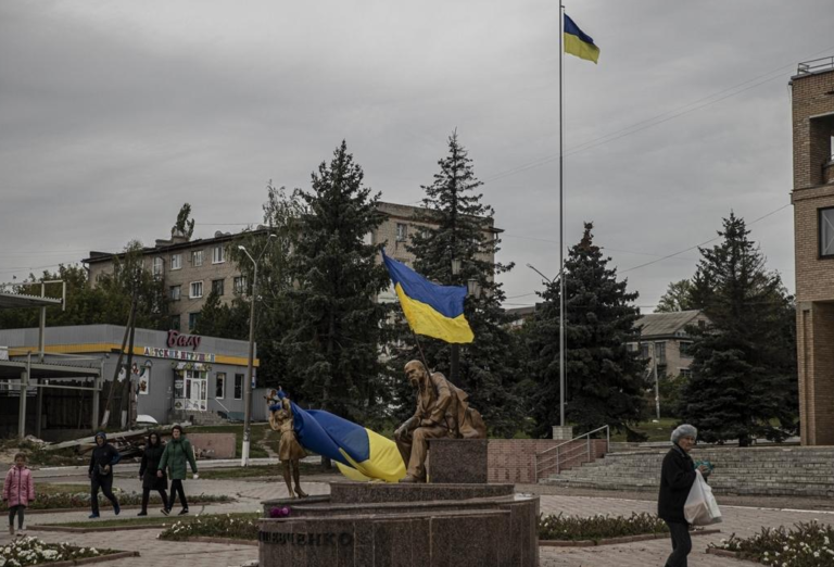 Kako izgleda život u gradu kojeg su Ukrajinci nedavno oslobodili? / Ožiljci rata vidljivi su na svakom koraku, ali mještani su ipak sretni