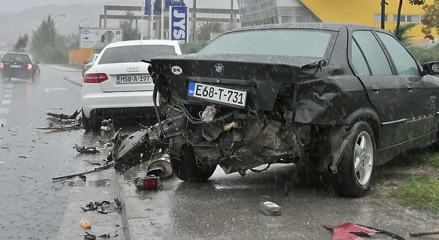 Saobraćajna nesreća, velika šteta na BMW-u i Audiju